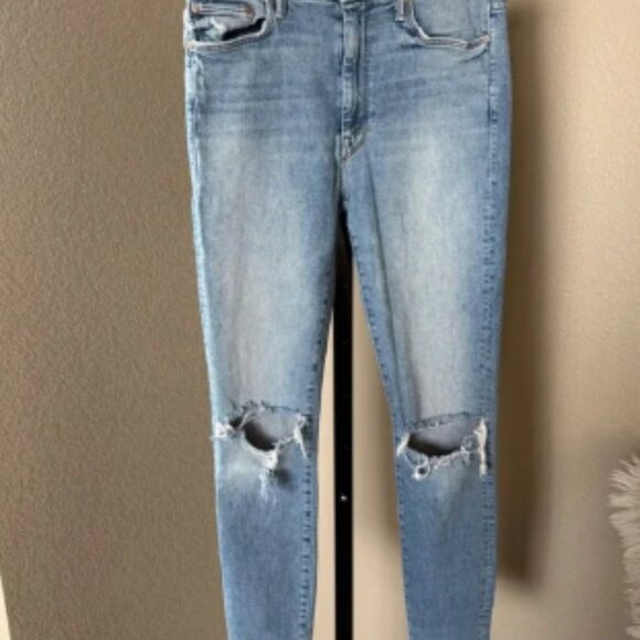 MOTHER High Waisted Looker Ankle Fray Jeans in Shoot To Thrill Destroyed Size 27 - Picture 1 of 6